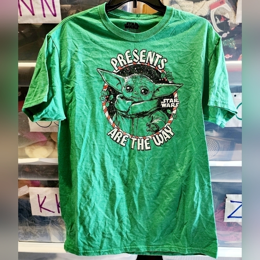 Star Wars Christmas Graphic T-Shirt Tee Men's Medium M "Presents Are The Way"